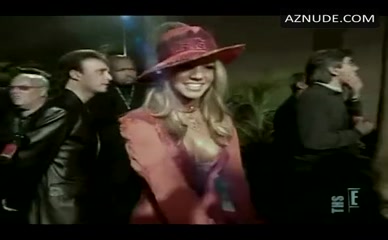 BRITNEY SPEARS in E! True Hollywood Story