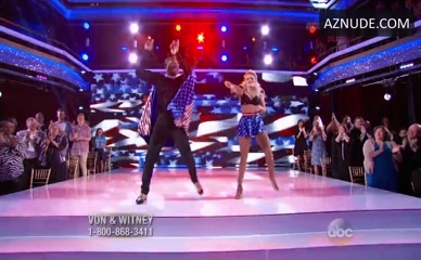 LINDSAY ARNOLD in Dancing With The Stars