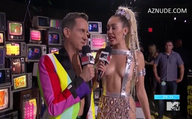 MILEY CYRUS in Mtv Video Music Awards