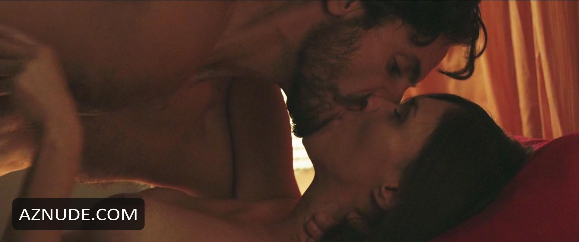 Browse Celebrity Couple Kissing Images Page 1 Aznude