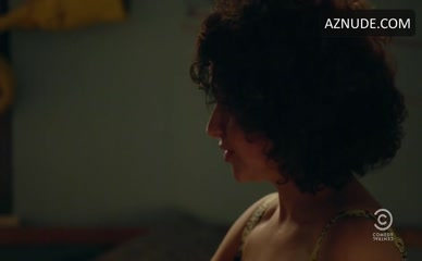 Nackt  Alia Shawkat Lesbian Nude