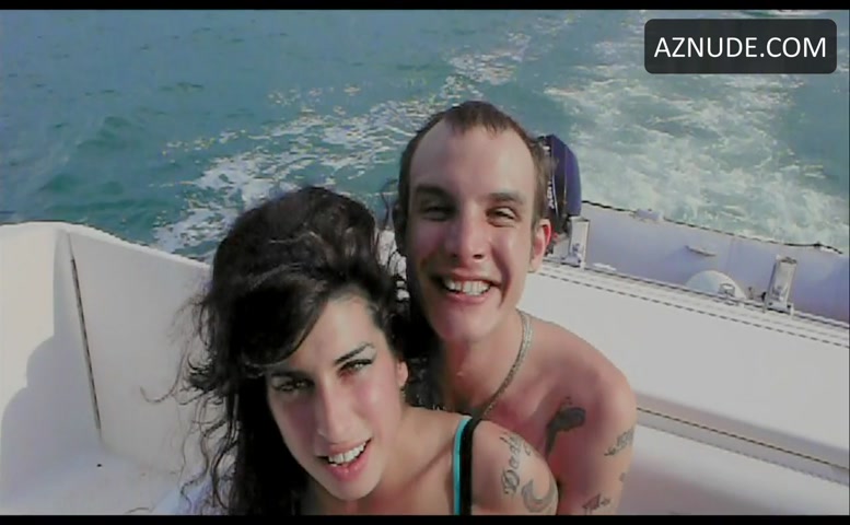 Amy winehouse topless