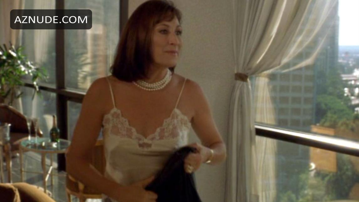 Anjelica huston topless