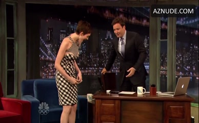 ANNE HATHAWAY in Late Night With Jimmy Fallon