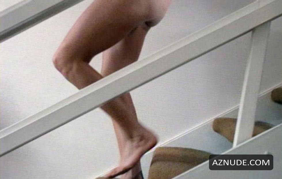 Browse Celebrity Walking Images Page 1 Aznude