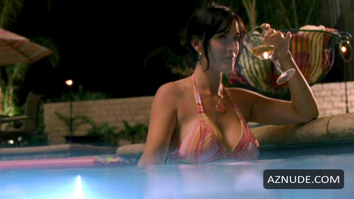 CARRIE-ANNE MOSS Nude - AZNude