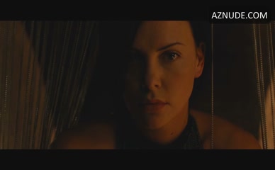 CHARLIZE THERON in Aeon Flux