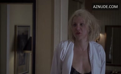 COURTNEY LOVE in Trapped