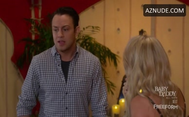 EMILY OSMENT in Young & Hungry
