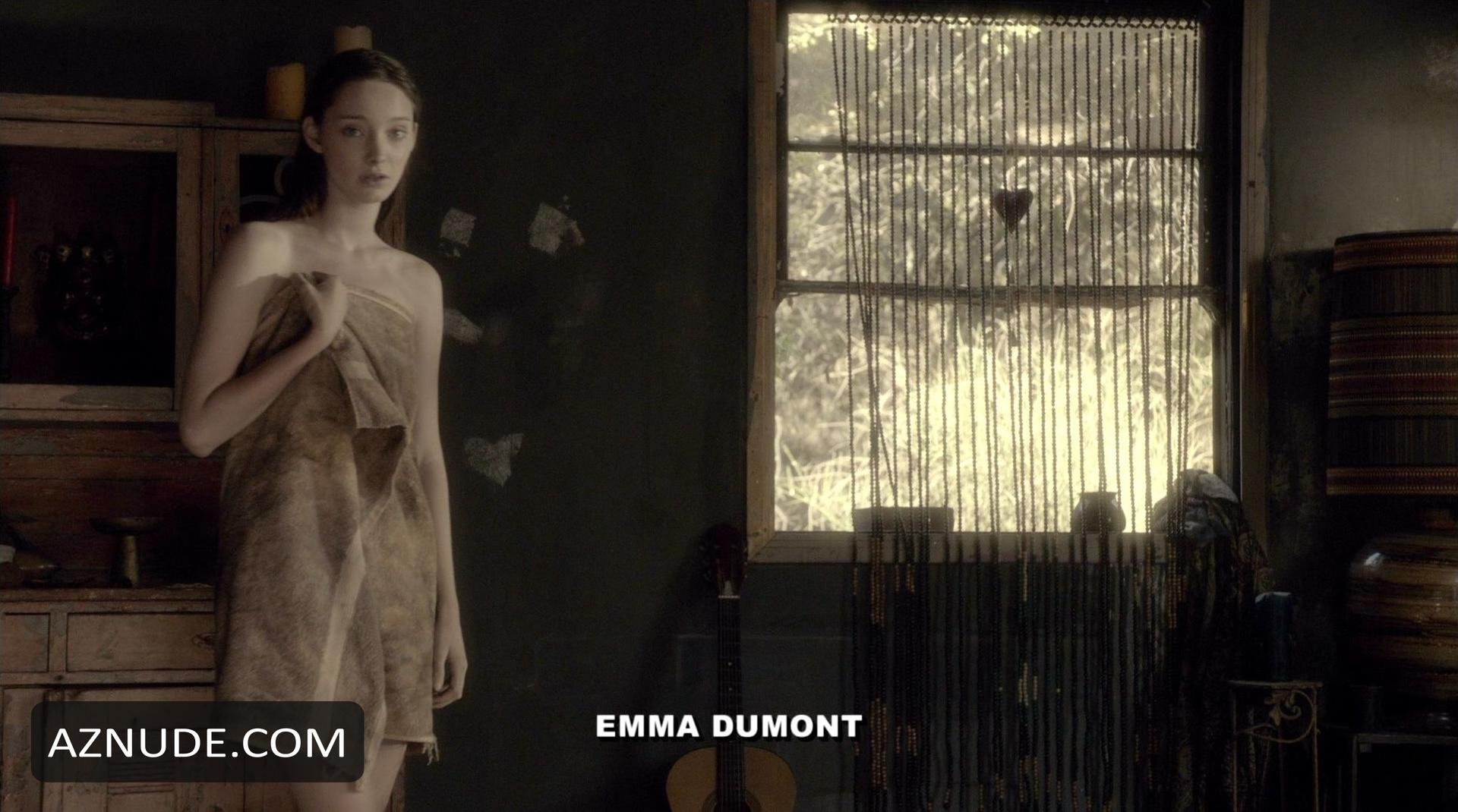 Emma Dumont  nackt