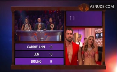 ERIN ANDREWS in Dancing With The Stars