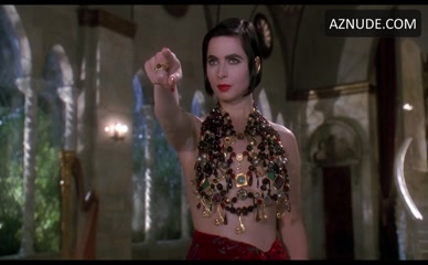 ISABELLA ROSSELLINI in Death Becomes Her