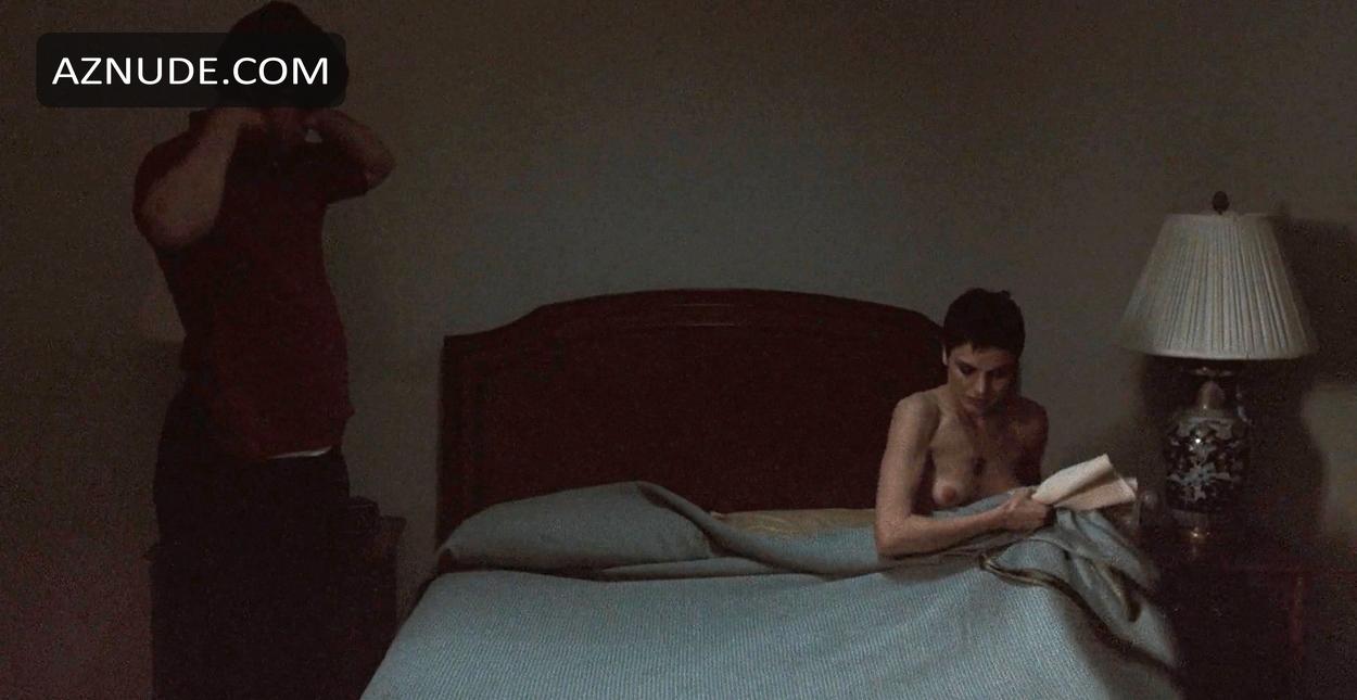 Browse Celebrity Getting In Bed Images Page 1 Aznude