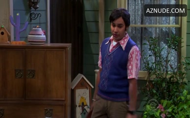 KALEY CUOCO in The Big Bang Theory