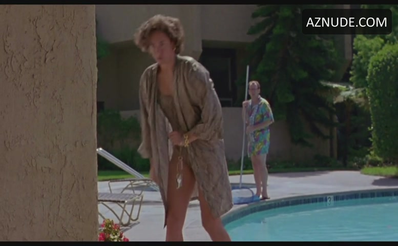 Laurie metcalf topless