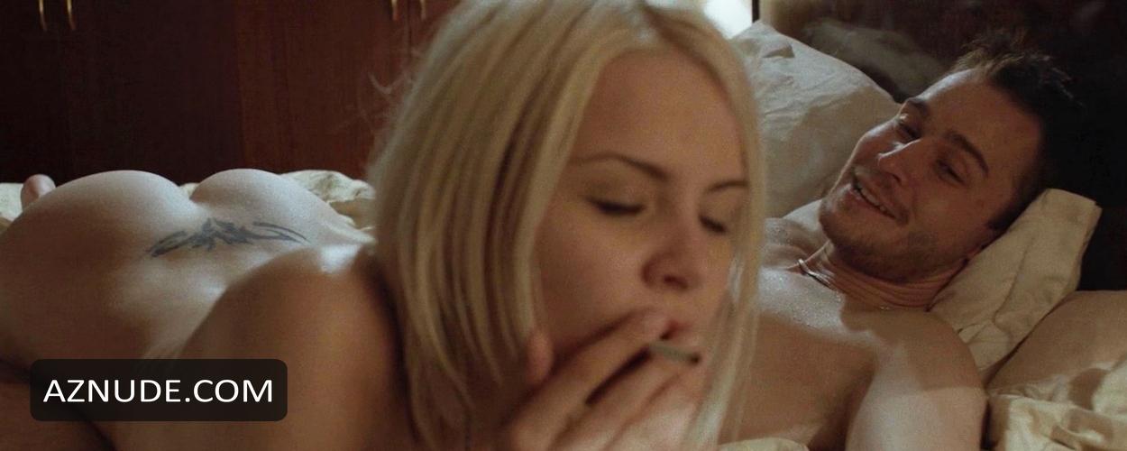 Browse Celebrity Smoking Cigarette Images Page 5 Aznude