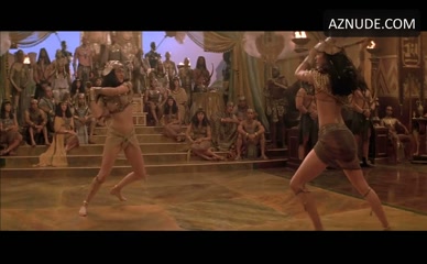 PATRICIA VELASQUEZ in The Mummy Returns