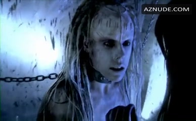 PIA EERIKAINEN in Kiss The Abyss