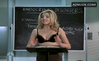 SARAH CHALKE in Scrubs