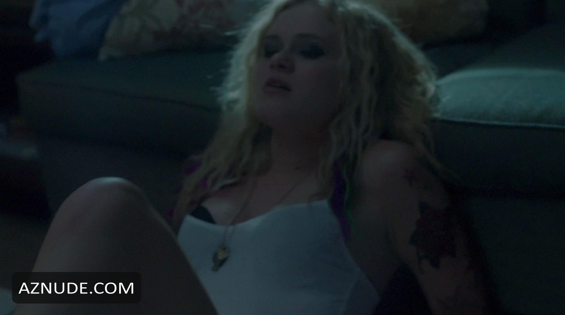 Sara paxton nip slip