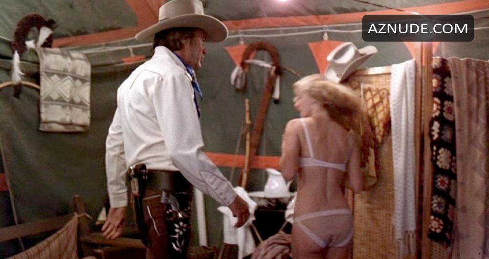 Naked Sondra Locke in The Outlaw Josey Wales < ANCENSORED