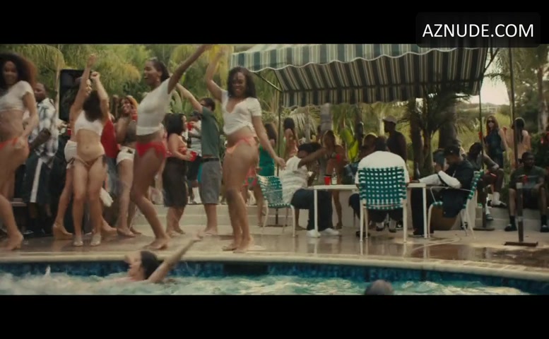 Toni Duclottni Breasts Bikini Scene In Straight Outta Compton Aznude